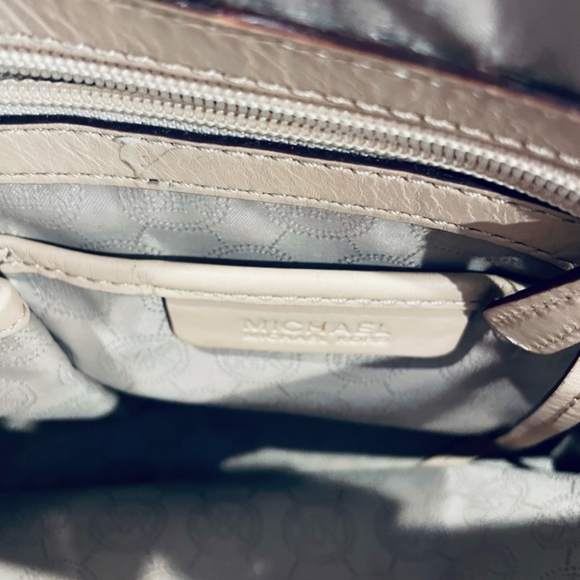 MK Handbag/Tote - Picture 3 of 5